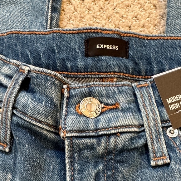 Express - NWT- Modern Straight High Rise - Picture 7 of 11